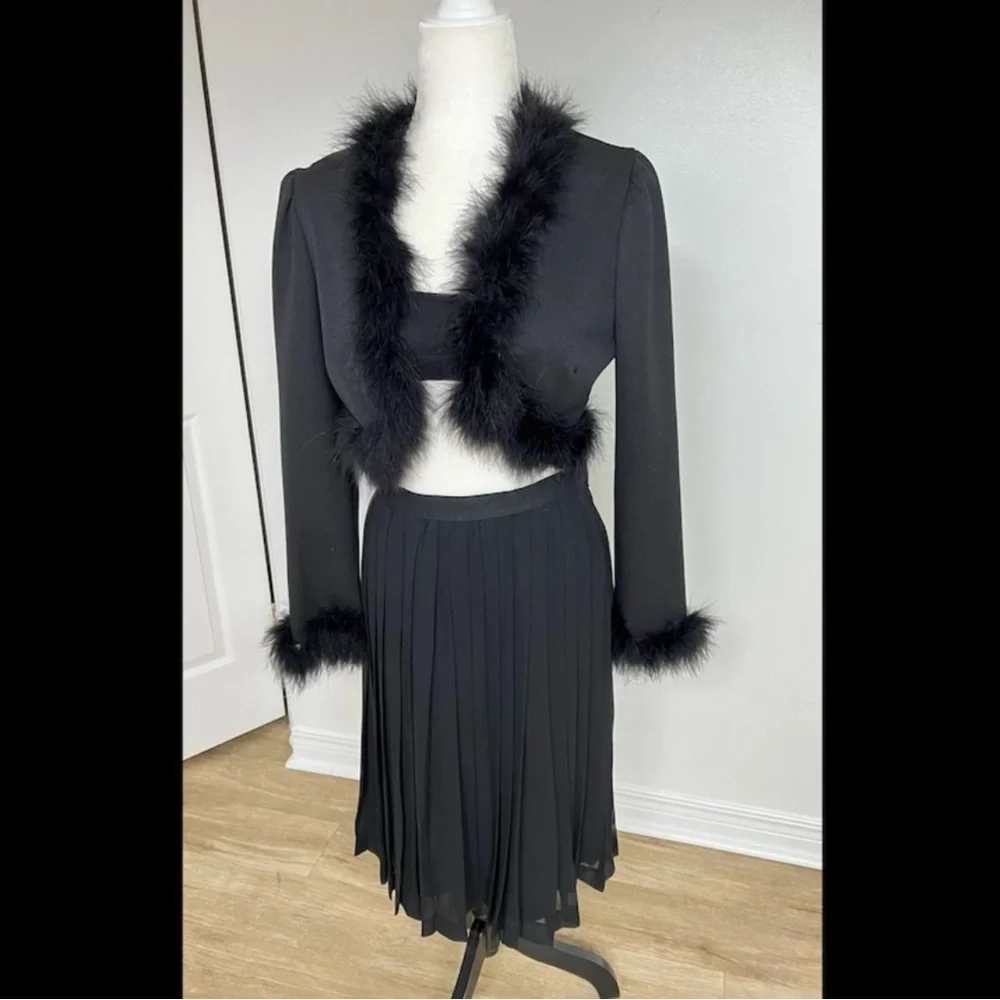 🆕Vintage Pleated Silk Black Skirt — Timeless Day to Night, Casual to a Night Out - Picture 8 of 11